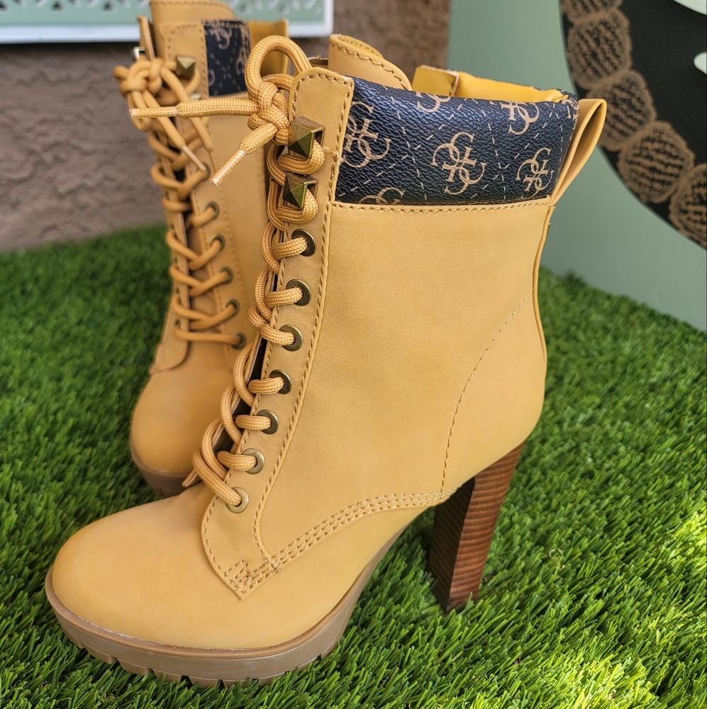 Guess Size 6.5 Stylish Tan Lace-Up Ankle Boots